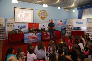 Уроки мужества и патриотические выставки прошли в оздоровительном детском лагере "Чудотворы"